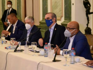 Presidente Abinader se reúne con comisiones coordinadoras de Cámaras Legislativas