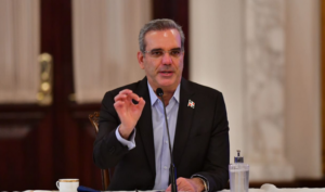 Presidente Abinader dispone cierre frontera y convoca mandos militares 