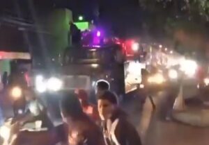 VIDEO: Realizan gran “teteo” durante caravana en SFM con el Dj Adoni
