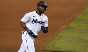 El patrullero dominicano de los Marlins de Miami, Starling Marte, va rumbo a los Atléticos de Oakland a cambio del lanzador peruano-venezolano Jesús Luzardo