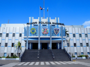 Policía persigue a hombre acusado de ultimar dos mujeres en La Zurza 