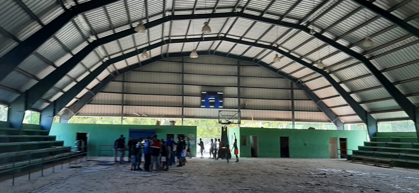 Denuncian malas condiciones de Salón Multiuso de Pedernales