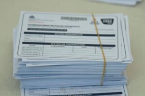 Apresan cabecilla de banda falsificaba tarjetas de vacunación contra COVID-19