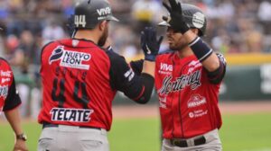 Los Sultanes de Monterrey se impusieron 18 carreras por 3 a los Algodoneros del Unión Laguna, y asi se quedan con la serie en el estadio Revolución.