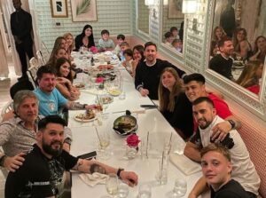 Lionel Messi en familia, Foto publicada en la cuenta de instagram @leomessi durante su estadía en Miami junto a su familia.