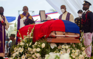 Las protestas registradas durante el funeral del presidente Jovenel Moïse a poca distancia del emplazamiento de las exequias deslucieron la ceremonia