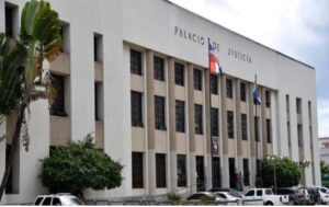 Dictan libertad pura y simple a tres exoficiales acusados por intento de secuestro a empresarios