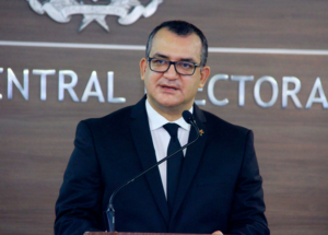Román Jáquez Liranzo, presidente de la JCE, informó que dio positivo a la COVID-19, enfermedad que dijo 