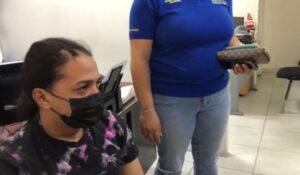 Se entregó a las autoridades un joven que es señalado por la Policía Nacional como uno de los supuestos autores de la muerte a tiros de un agricultor 
