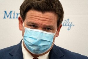 Florida anuncia un plan anticovid a base de tratamientos con anticuerpos