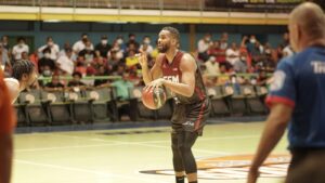 El jugador Más Valioso en tres ocasiones Gerardo Suero llega a los Soles de Santo Domingo Este desde los Indios de San Francisco de Macorís.