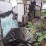 Familia de escasos recursos pierde vivienda tras incendio en Azua; solicitan ayuda