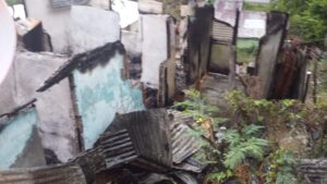 Una familia de escasos recursos reportó que perdió su vivienda y con ella todos sus ajuares tras originarse un incendio, en un hecho ocurrido en Azua