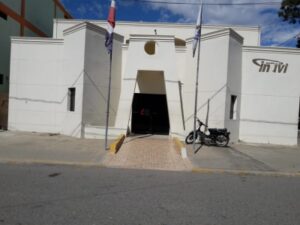 Exempleados INAVI en Dajabón exige pago de prestaciones