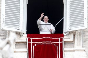 El papa insta a Latinoamérica a vacunarse como un 