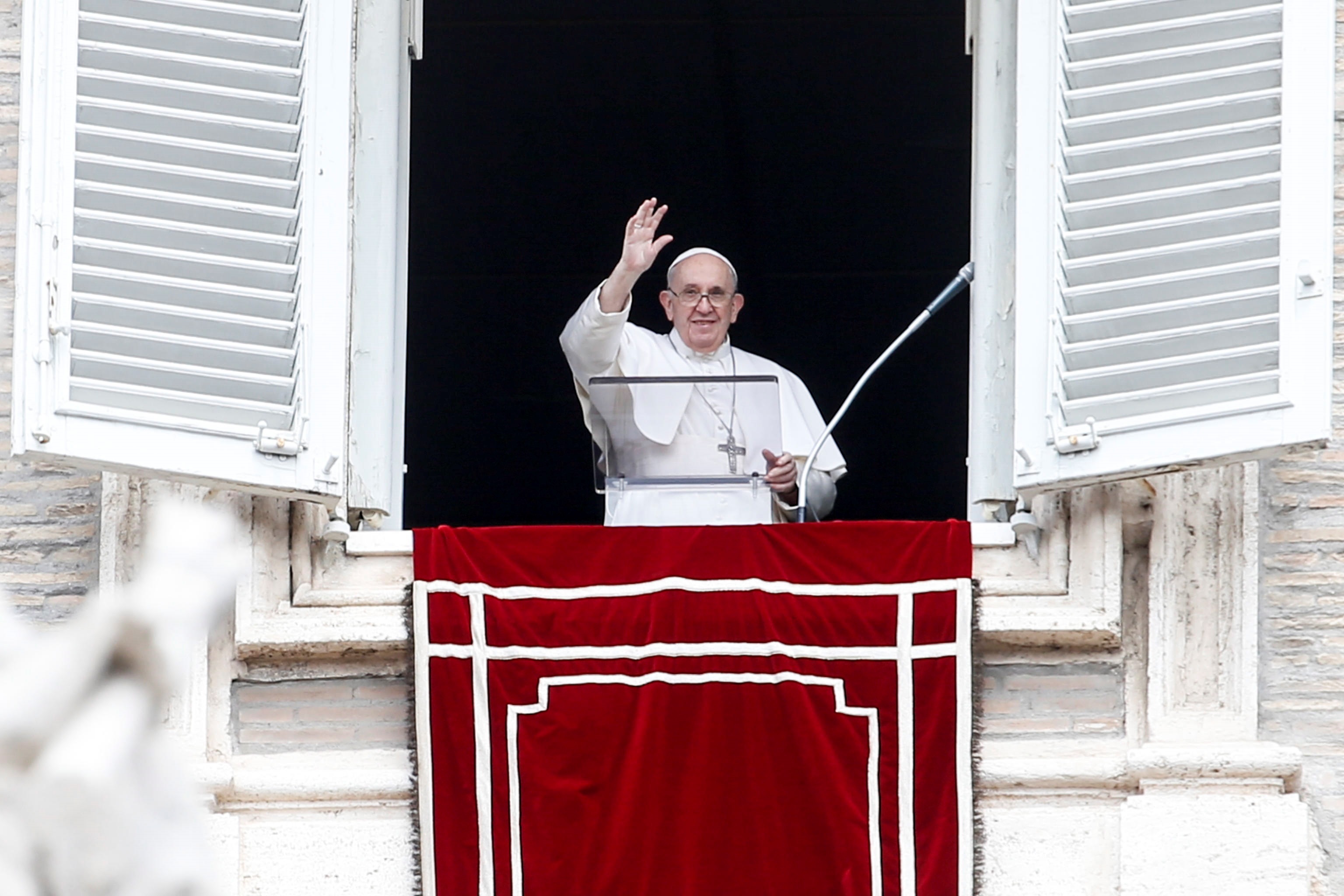El papa insta a Latinoamérica a vacunarse como un "acto de amor"