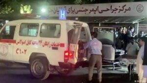 Aumentan a 95 los muertos en el doble atentado en el aeropuerto de Kabul
