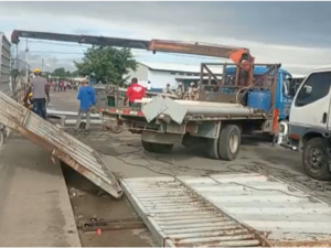 Autoridades cambian puerta en paso fronterizo de Dajabón
