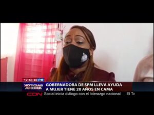 Gobernadora de SPM entrega ayuda a mujer tiene 20 años en cama