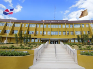 JCE amplía horario laboral de oficialías y centros de servicios 
