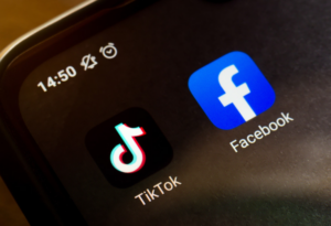 TikTok, servicio de videos cortos perteneciente a la compañía china ByteDance, superó a Facebook y pasó a convertirse en la aplicación más descargada 