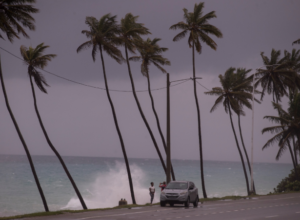 El Centro Nacional de Huracanes de Estados Unidos informó este lunes que en las próximas horas es casi inminente la formación de una tormenta tropical 