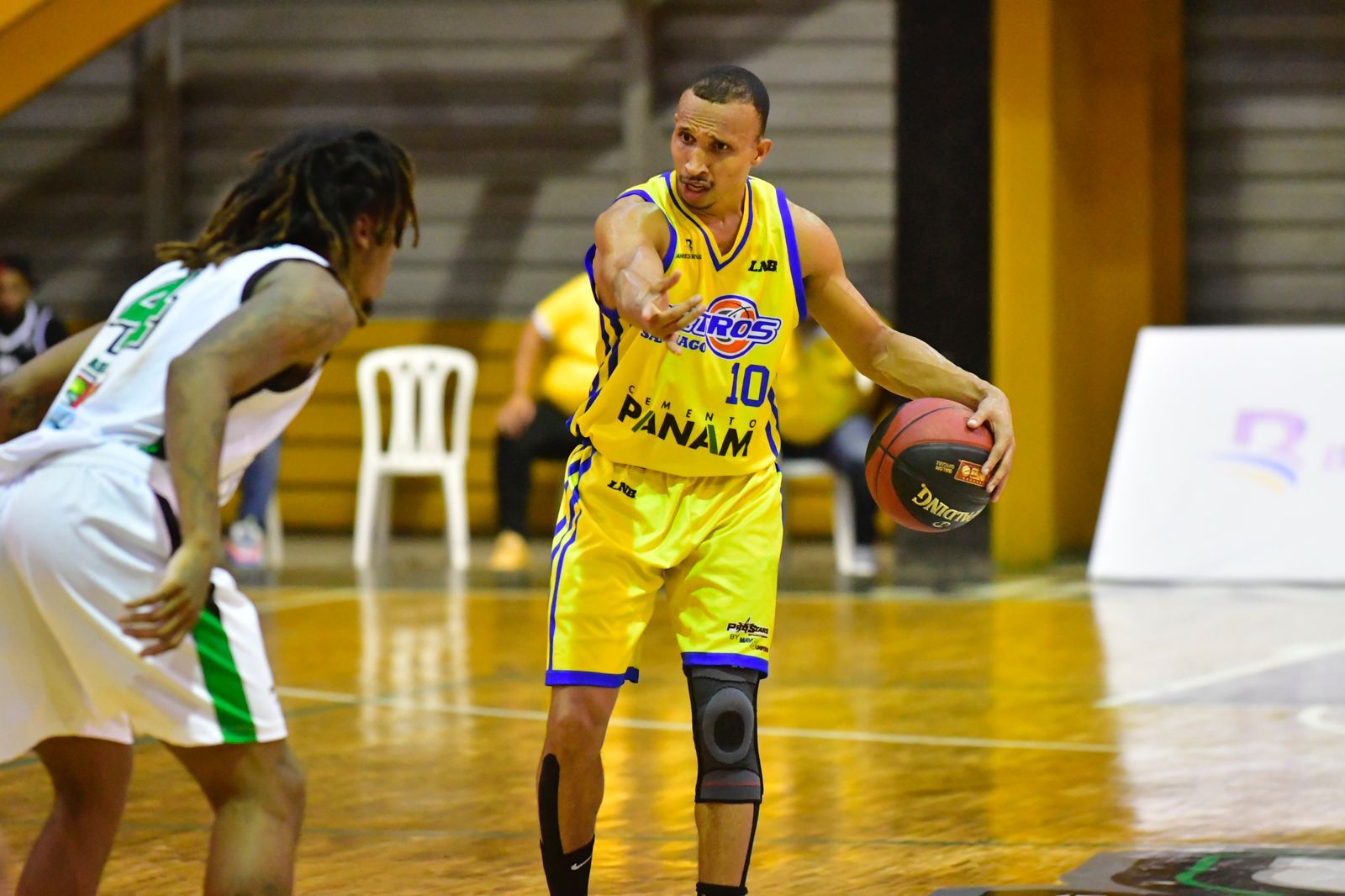 Adris De León