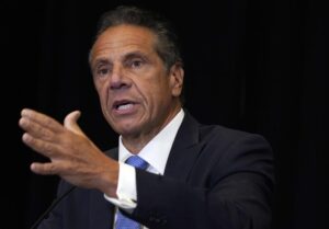 Revelan gobernador de NY, Andrew Cuomo, acosó sexualmente a mujeres