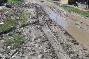 Demandan asfaltado de calles en comunidad El Batey de SJM 