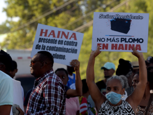 Residentes en Haina piden cierre empresa recicladora de batería 