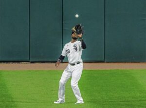 Jiménez rompió el empate en la pizarra con un sencillo remolcador y Polanco bateó un doble con dos outs en la parte baja del décimo episodio.