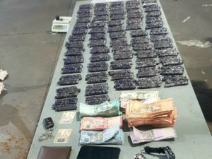 Ocupan 335 envolturas de presunta cocaína camuflada en cigarros