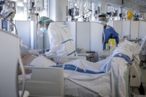 OMS inicia ensayos con tres nuevos posibles tratamientos contra COVID-19