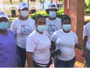 Trabajadores de Bayaguana paralizan jornada de vacunación por falta de pago 