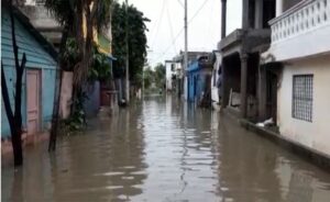 Lluvias inundan varias viviendas en barrio Moscú, en San Cristóbal