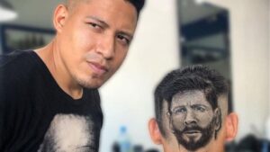 Barbero dibuja el rostro de Messi  en un corte de cabello y se hace viral
