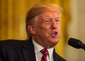 El expresidente estadounidense Donald Trump arremetió este lunes contra la administración de su sucesor, Joe Biden, y la retirada de tropas de Afganistán