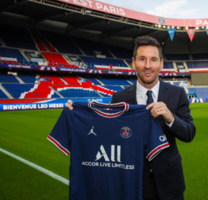 El PSG confirmó este martes el fichaje de Lionel Messi, quien no pudo continuar en el F.C. Barcelona debido a los problemas financieros del club azulgrana
