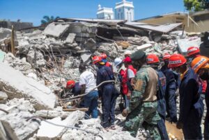 EE.UU. envía un equipo de rescate a Haití para buscar desaparecidos por el terremoto
