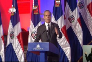 Luis Abinader contempla solución vial que incluye la construcción de Monorriel