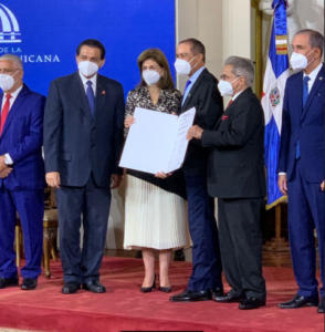 El presidente Luis Abinader encabezó el acto de entrega de recertificación médica amparado en la ley 68-03 del Consejo Nacional de Recertificación Médica 