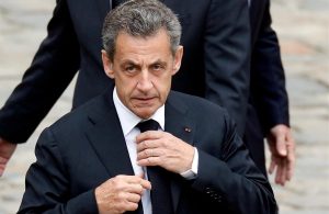 Condenan a un año de prisión a expresidente de Francia 