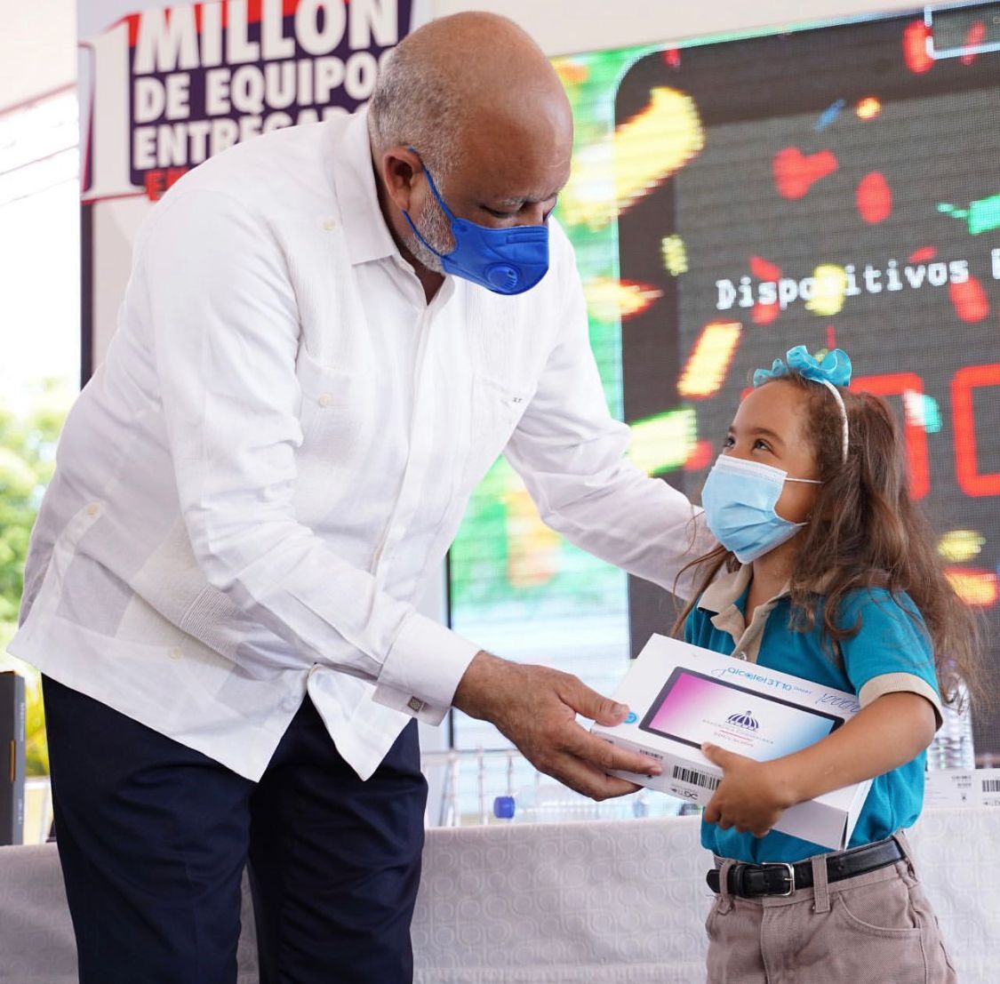 Educación alcanza un millón de computadoras entregadas