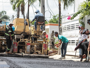 Inician Plan de Asfaltado en Samaná y María Trinidad Sánchez