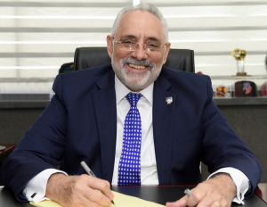 Vitelio Mejía continuará dos años más al frene de LIDOM.
