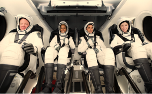 Tripulantes de la primera misión espacial se aboca en su primer día en el espacio al investigar el efecto de los vuelos orbitales en el cuerpo humano