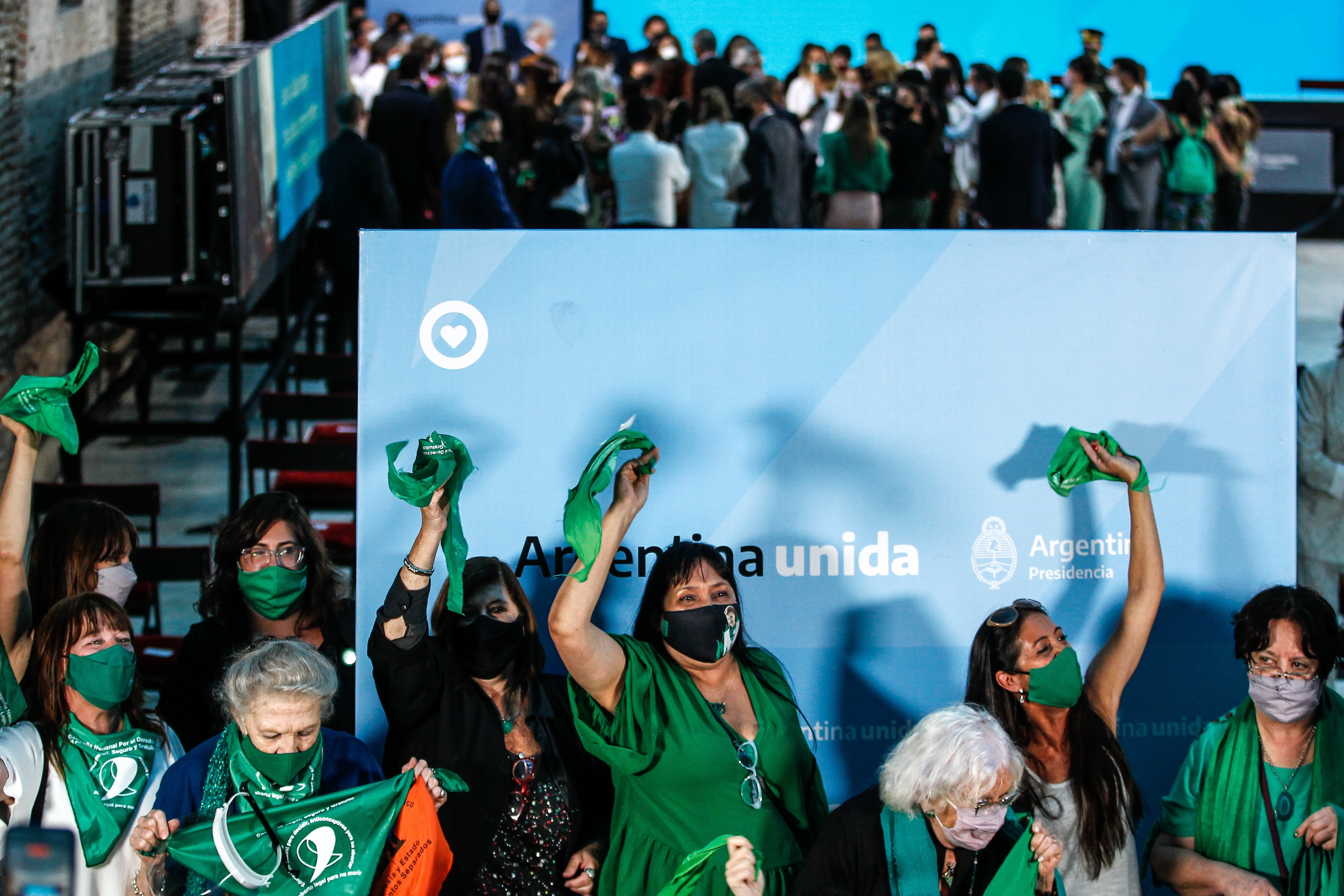 Feministas de Argentina exigen que se aplique la ley del aborto