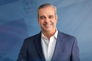 Abinader asegura no habrá “amiguismo” para otorgar becas