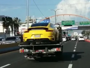 Conductor del Porsche amarillo asegura se entregará a las autoridades