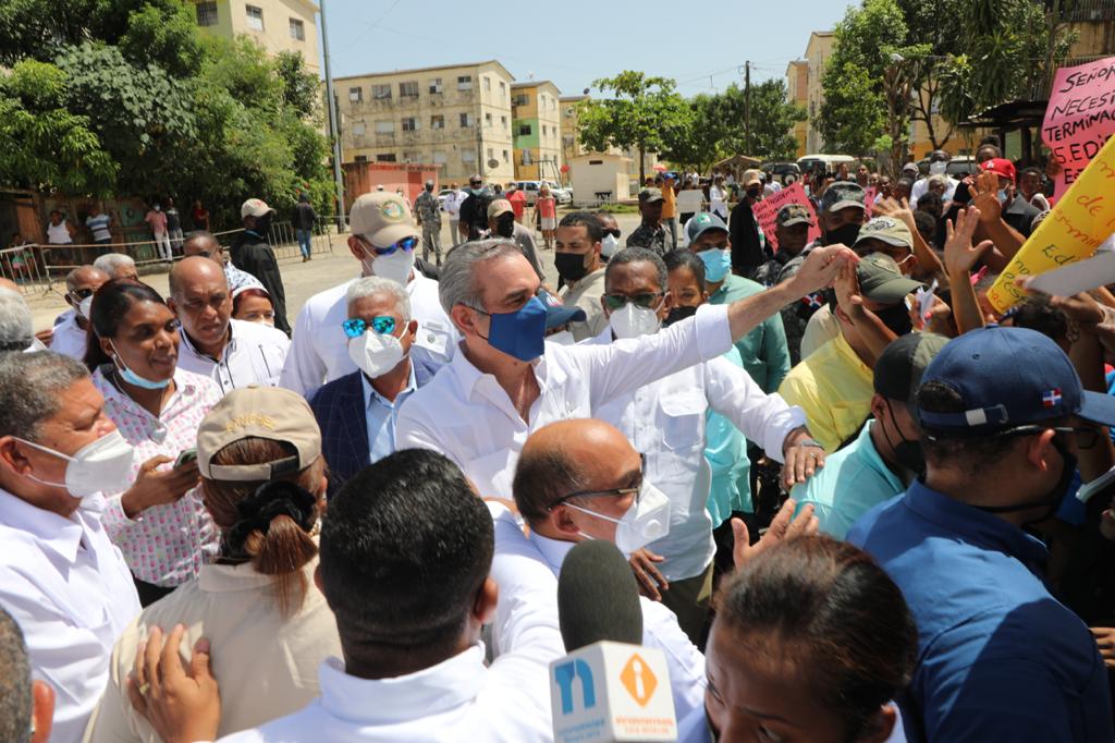 Presidente Abinader inaugura comedor económico en SDE